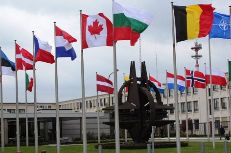 КОЛУМНА: ДАЛИ НАВИСТИНА НИ ТРЕБА НАТО?