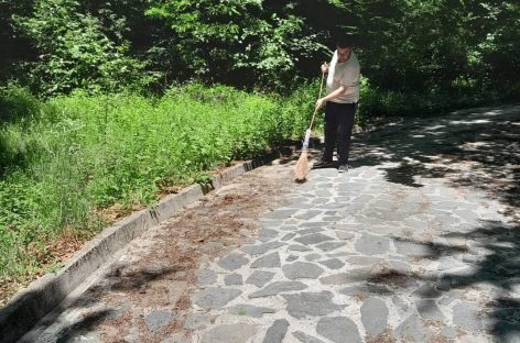 Вработените во Водостопанство подружница Берово во соработка со општина Берово, спроведоа акција за чистење на патеката околу Беровско езеро