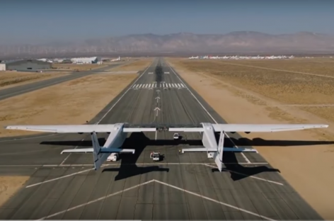 На писта во Америка тестиран најголемиот авион во светот