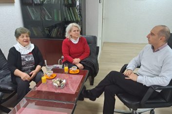 Пекевски оствари средба со преставничките на Македонија, од Берово, на Меѓународниот занаетчиски форум во Шарја