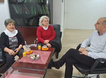 Пекевски оствари средба со преставничките на Македонија, од Берово, на Меѓународниот занаетчиски форум во Шарја