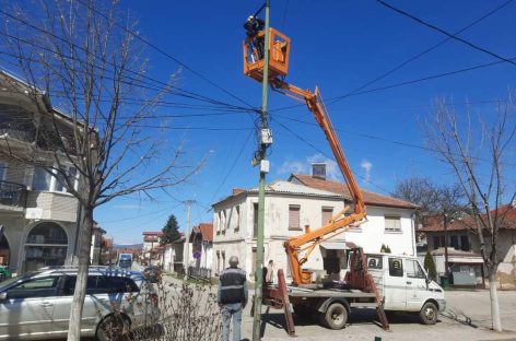 Општина Берово со поставување штедливи лед светилки го подобрува осветлувањето во градот