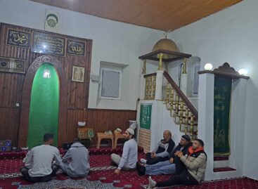 Верниците муслимани од Берово, вечерва ја одбележаа ноќта на судбината и простувањето